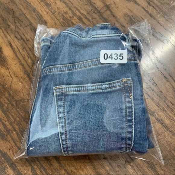 GAP Blue Jeans Classic Straight-Leg Style - Picture 8 of 8